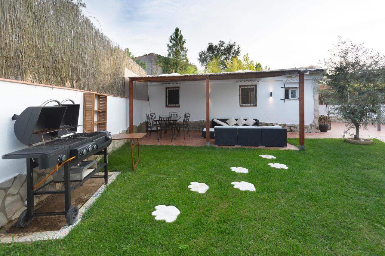 Detached Villa For 6 People In Lloret De Mar With Comunal Outdoor Swimming Pool Puigventos Екстериор снимка
