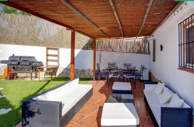 Detached Villa For 6 People In Lloret De Mar With Comunal Outdoor Swimming Pool Puigventos Екстериор снимка