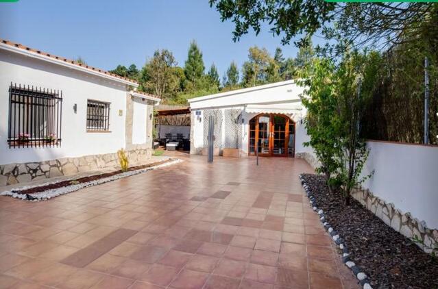 Detached Villa For 6 People In Lloret De Mar With Comunal Outdoor Swimming Pool Puigventos Екстериор снимка